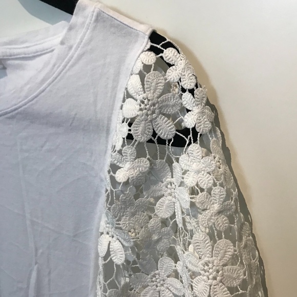 2/$25 Gap Floral Lace Shoulder Tee - Picture 3 of 7